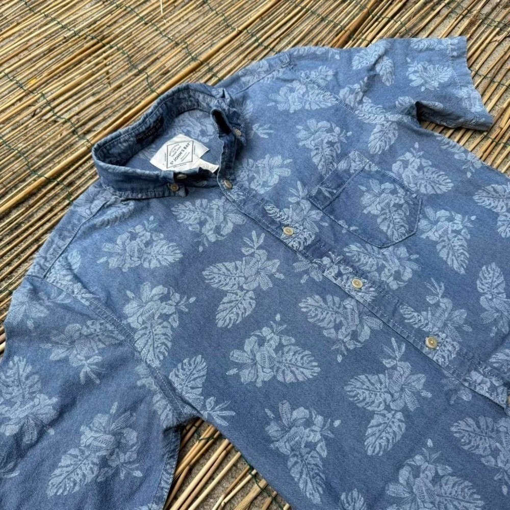 St John's Bay Short Sleeve Floral Shirt Size Large Summer Spring Travel Tropical